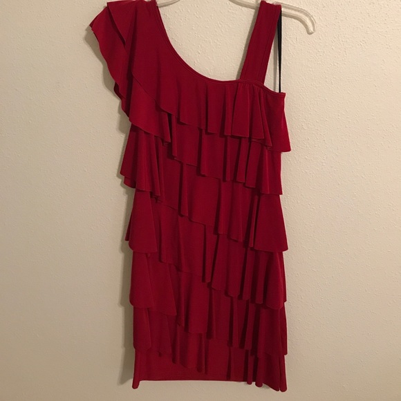 Red dress - Picture 2 of 3