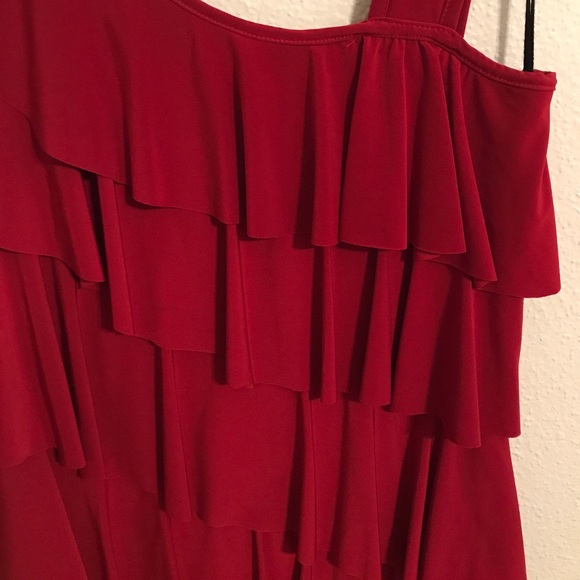 Red dress - Picture 3 of 3