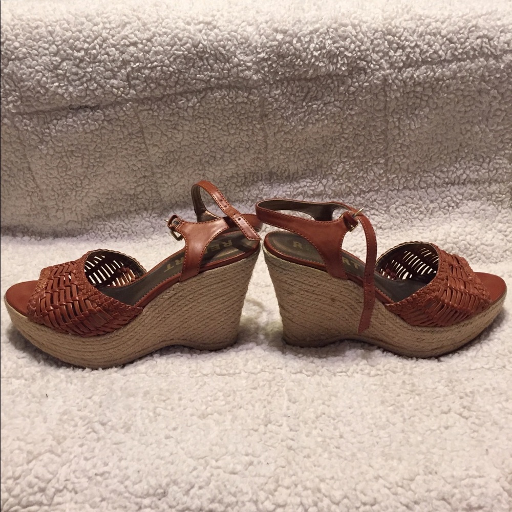 Comfortable brown wedges