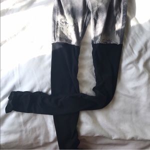 ALO leggings. Cutestest grey and black design !