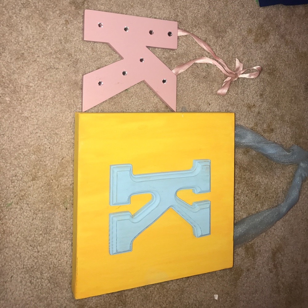 Two hanging "K's"