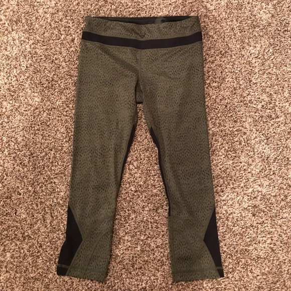lululemon athletica Pants - Lululemon inspire crop Sz. 6
