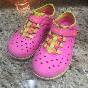 Stride Rite GoPlay Phibians size 9