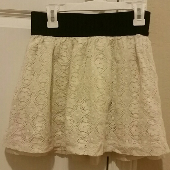 Short Skirt - Picture 1 of 2