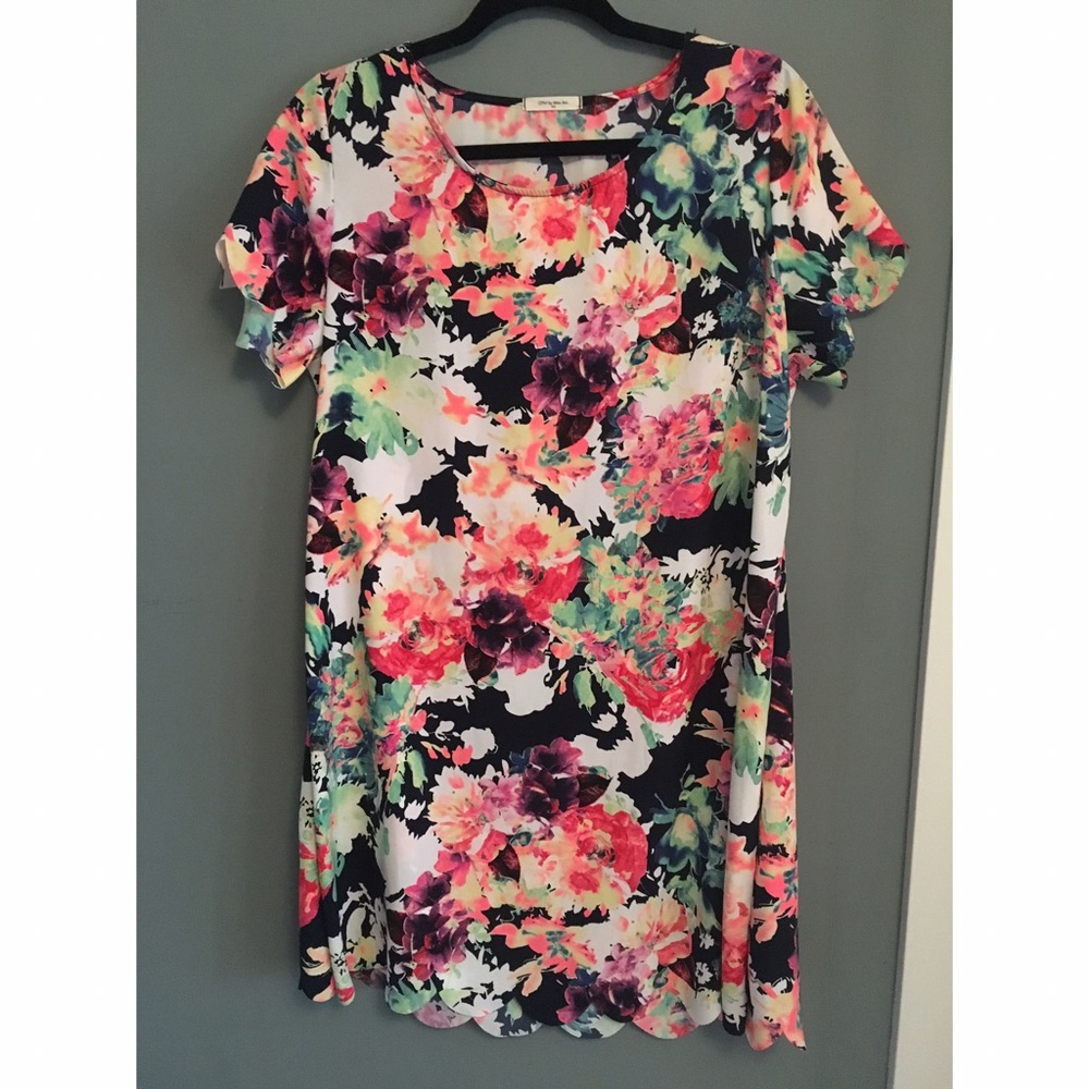 Never been worn scalloped trimmed floral dress