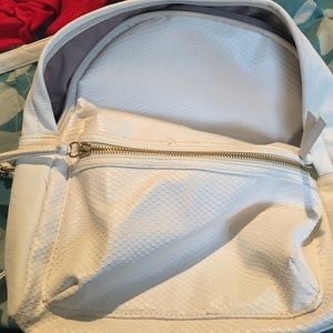 White mossimo brand backpack