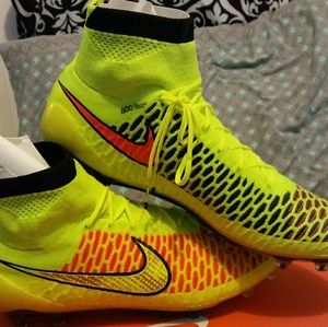 Brand new nike cleats (size 9)