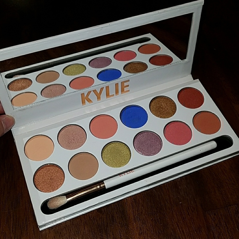 Kylie Cosmetics Royal Peach Pallete