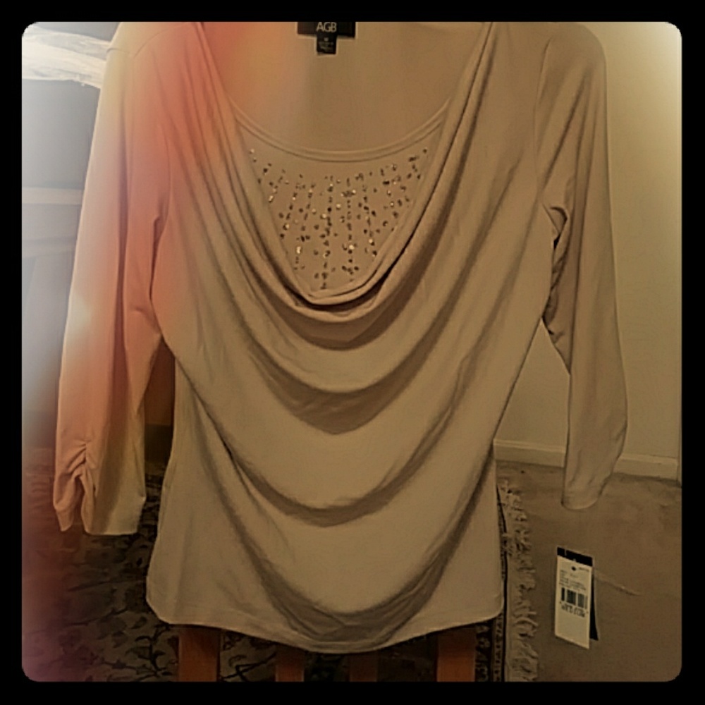 Tan scrunch sleeve layer top with gold accent.