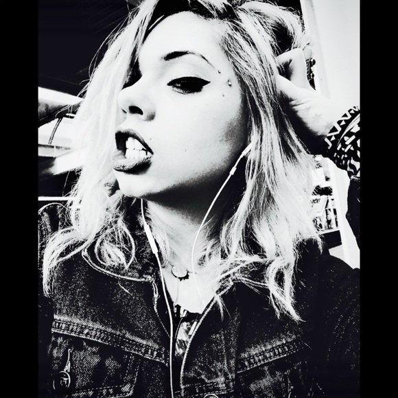 Meet your Posher, Diana - Picture 2 of 2