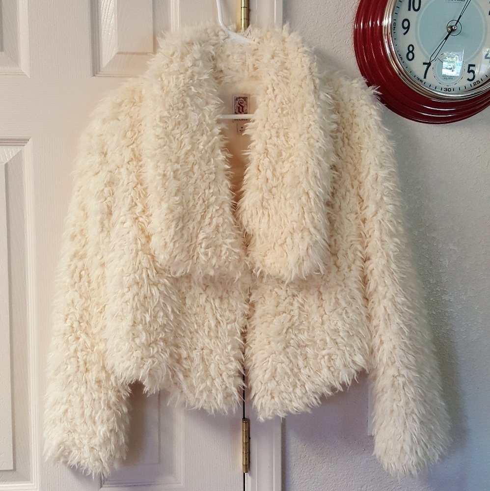 Decree Faux fur crop cream coat sweater shrug new