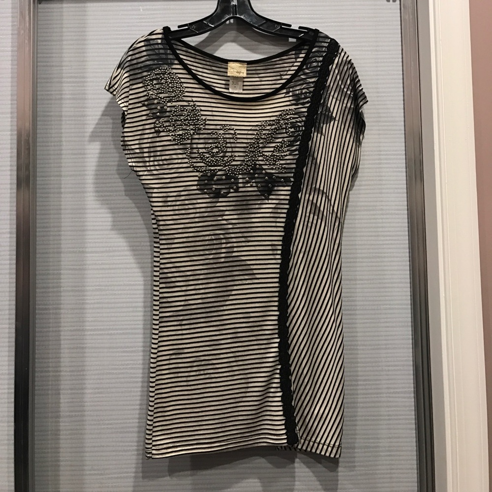 Black and cream shirt with rose pattern inlay.