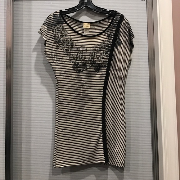 Black and cream shirt with rose pattern inlay. - Picture 1 of 5