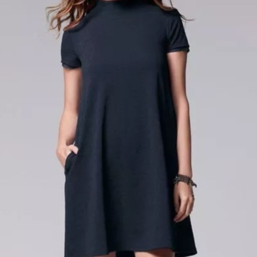 NWOT Simply Vera Wang Textured Mock Shift Dress
