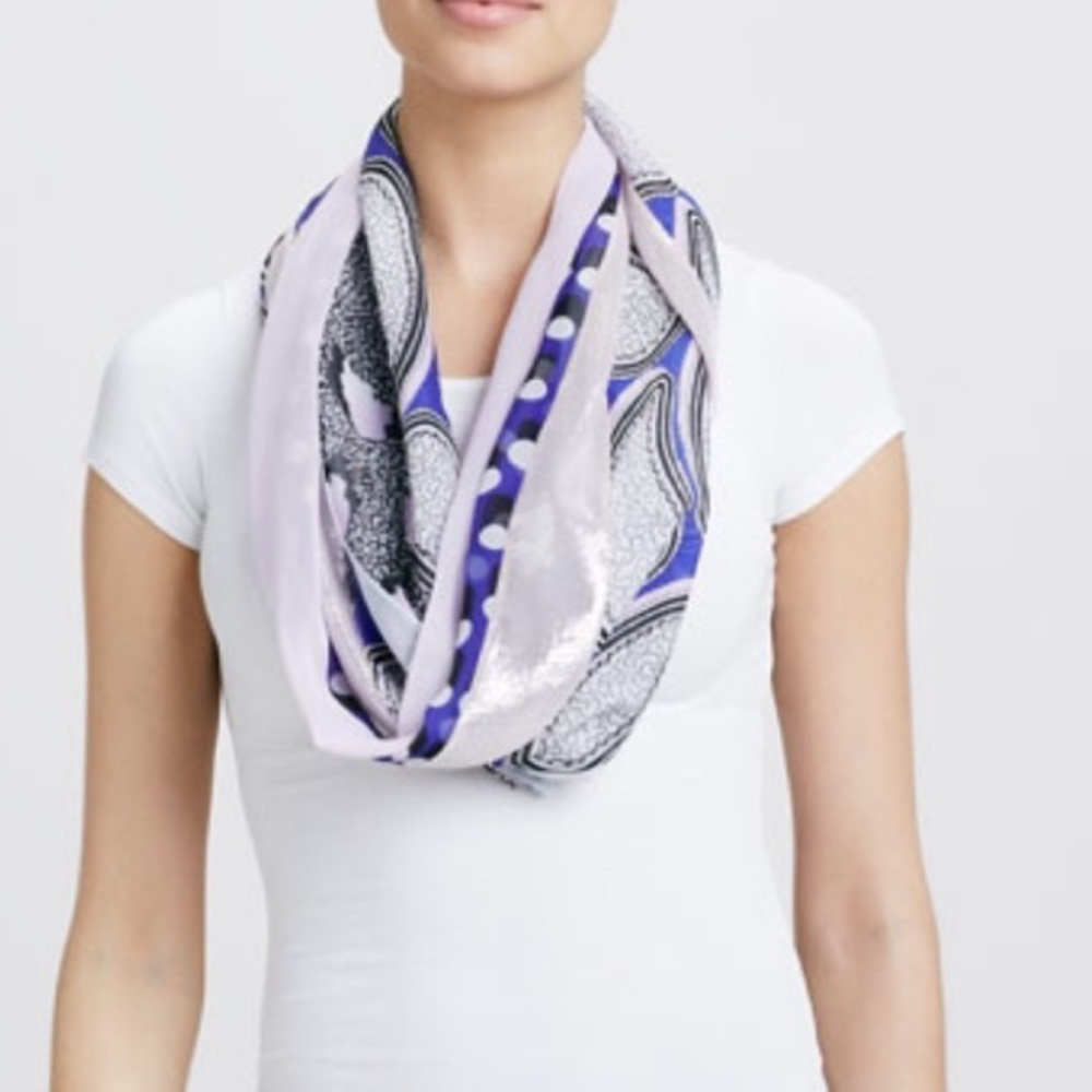 Diane von furstenberg boomerang scarf