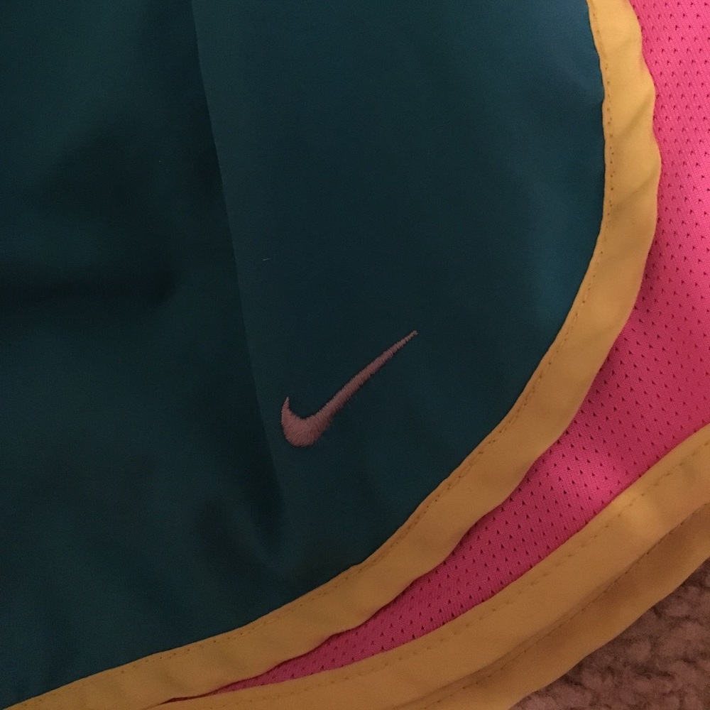 Nike Dri fit Running Shorts with pocket - Picture 2 of 4