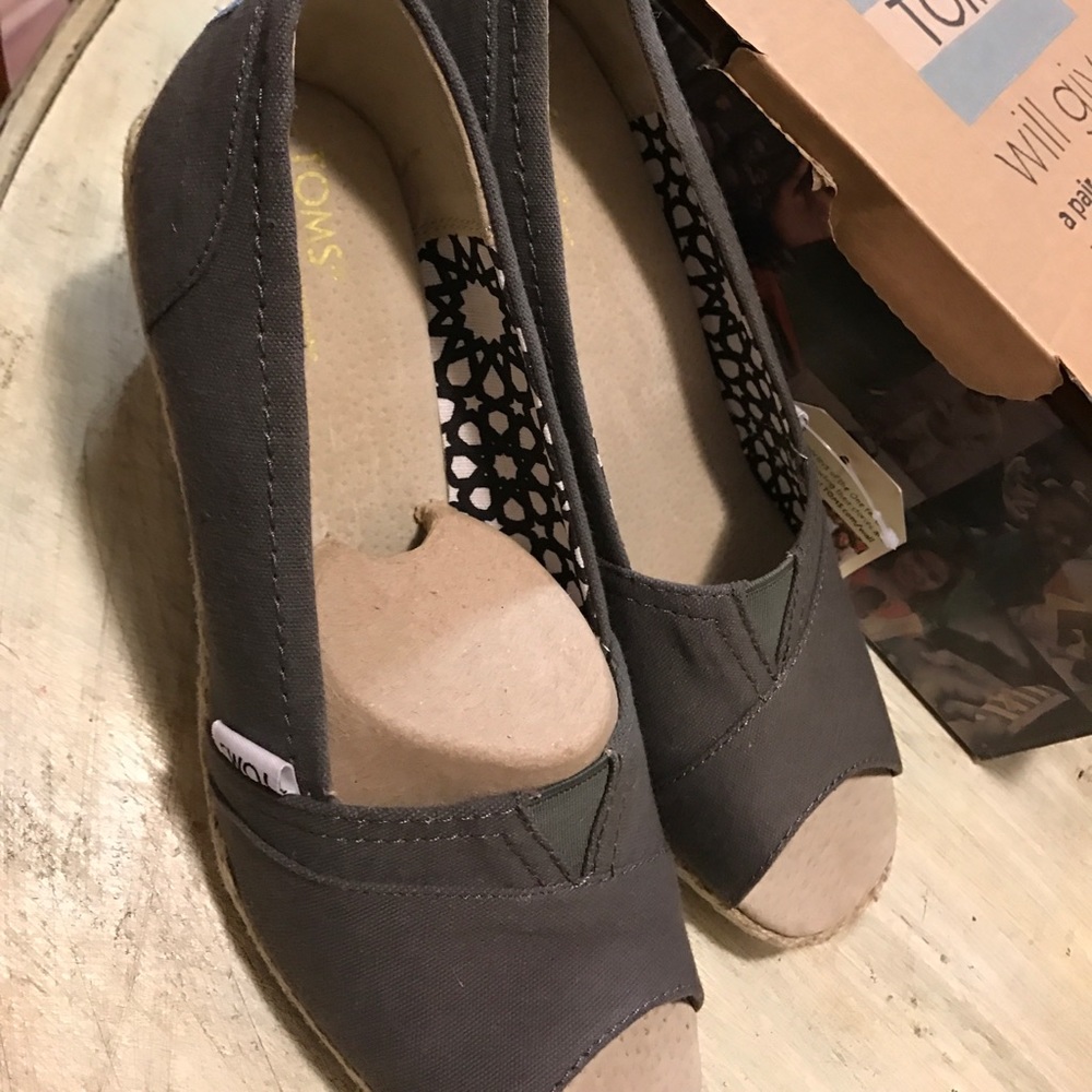 Toms sz 9 Wedges