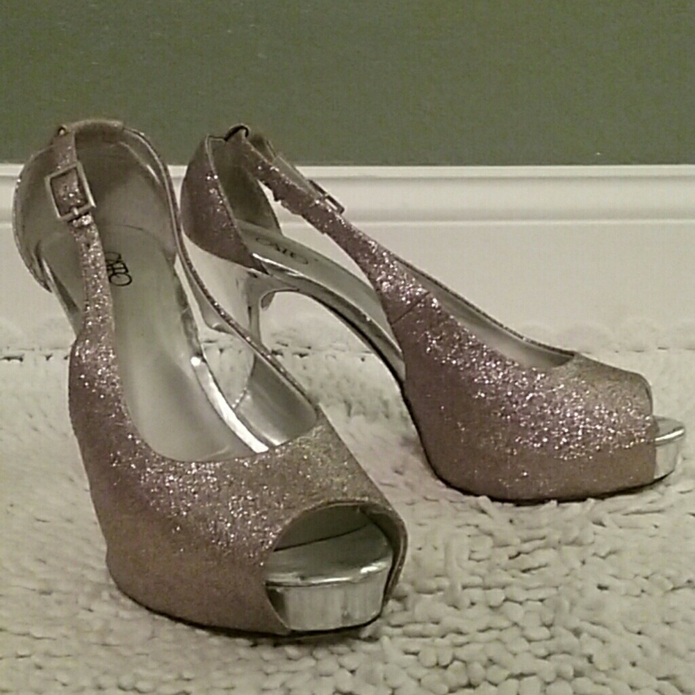 Sparkly peekaboo Heels