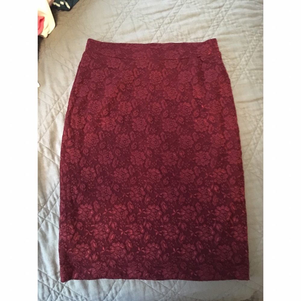 Lace, fitted, pencil skirt.