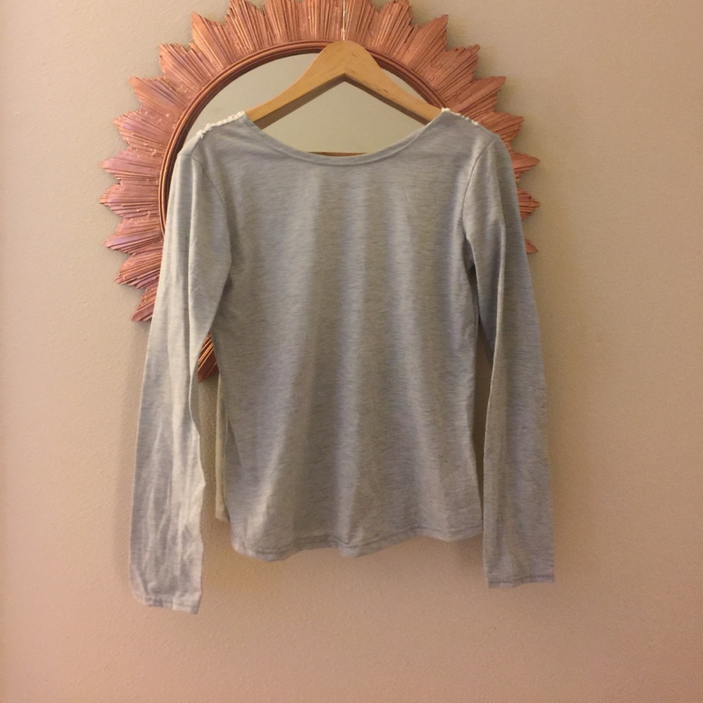 Grey shirt w open back