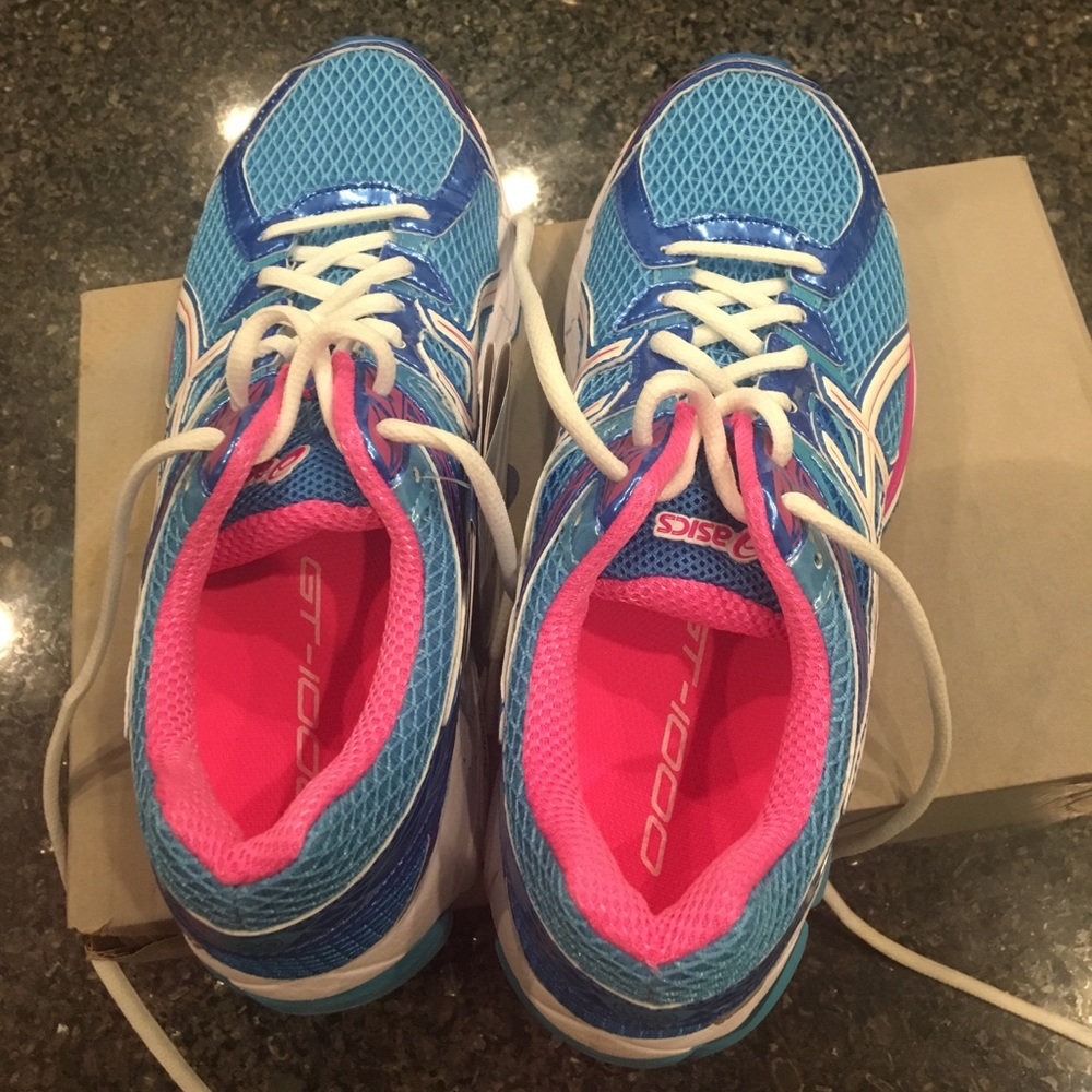Blue and pink asics shoes - Picture 2 of 4