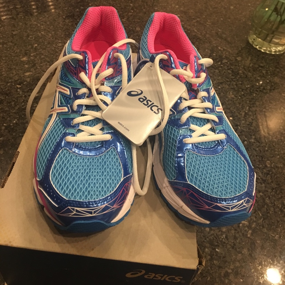 Blue and pink asics shoes - Picture 4 of 4
