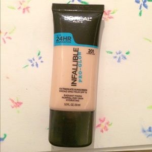 L'Oréal Infallible Pro-Glow Foundation