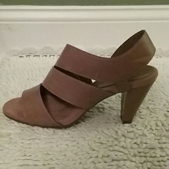 Light Brown Heels! - Picture 2 of 6