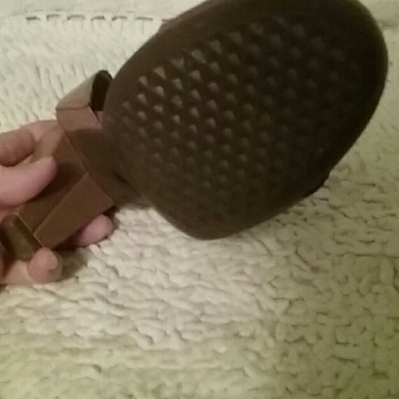 Light Brown Heels! - Picture 6 of 6