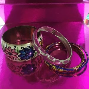 ✨Bangle bundle✨ six bracelets in total.