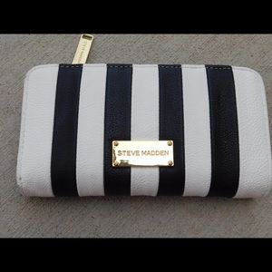 STEVE MADDEN Stripe Wallet