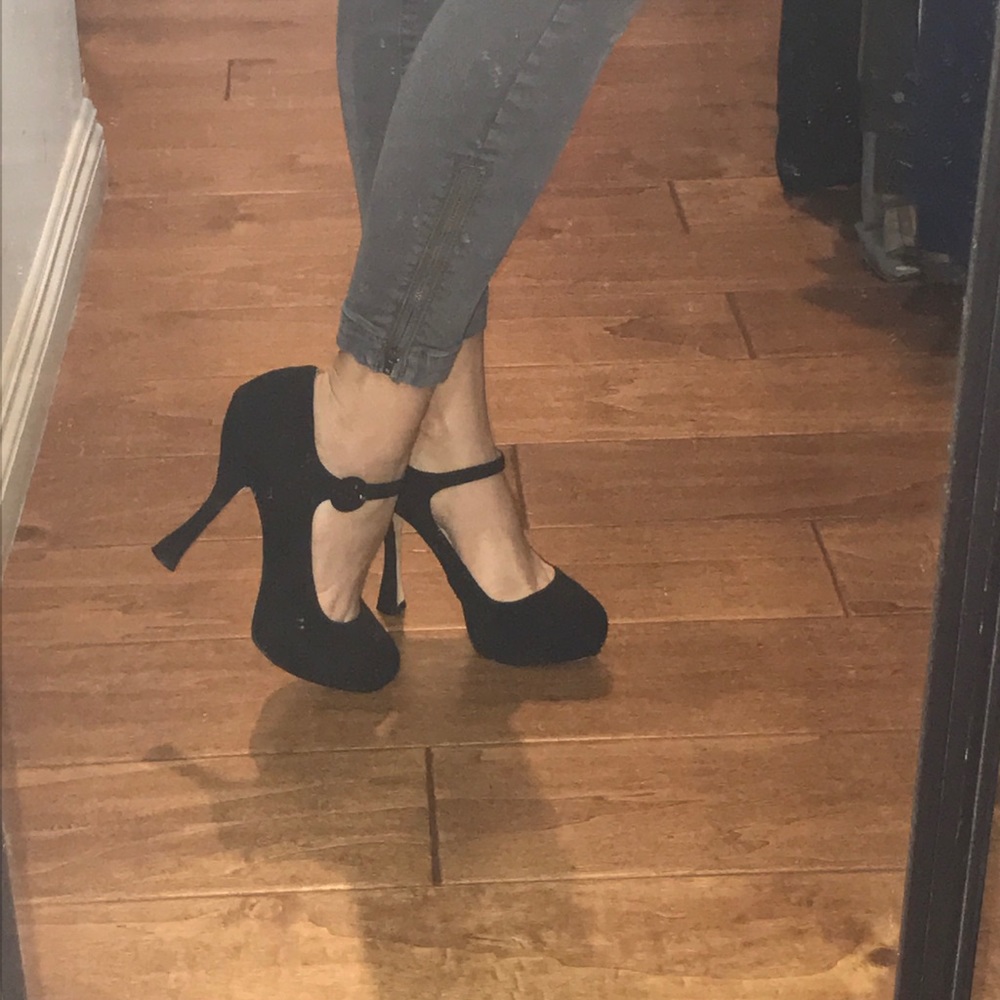 Dolce vita size 6 suede heels