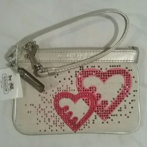 NWT LE Rare Coach Poppy Hearts Wristlet