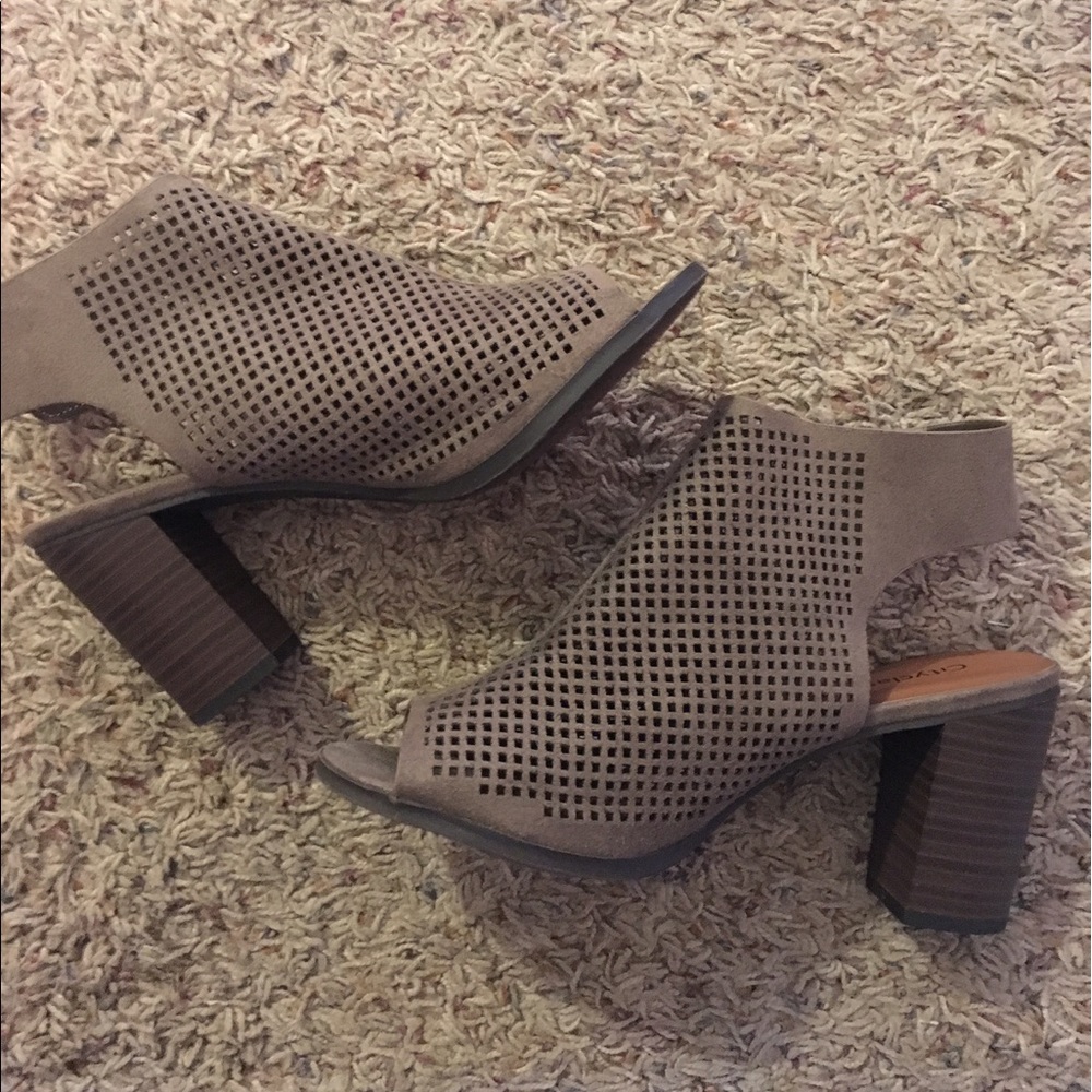 ☀️Summery Brown Velcro Heels