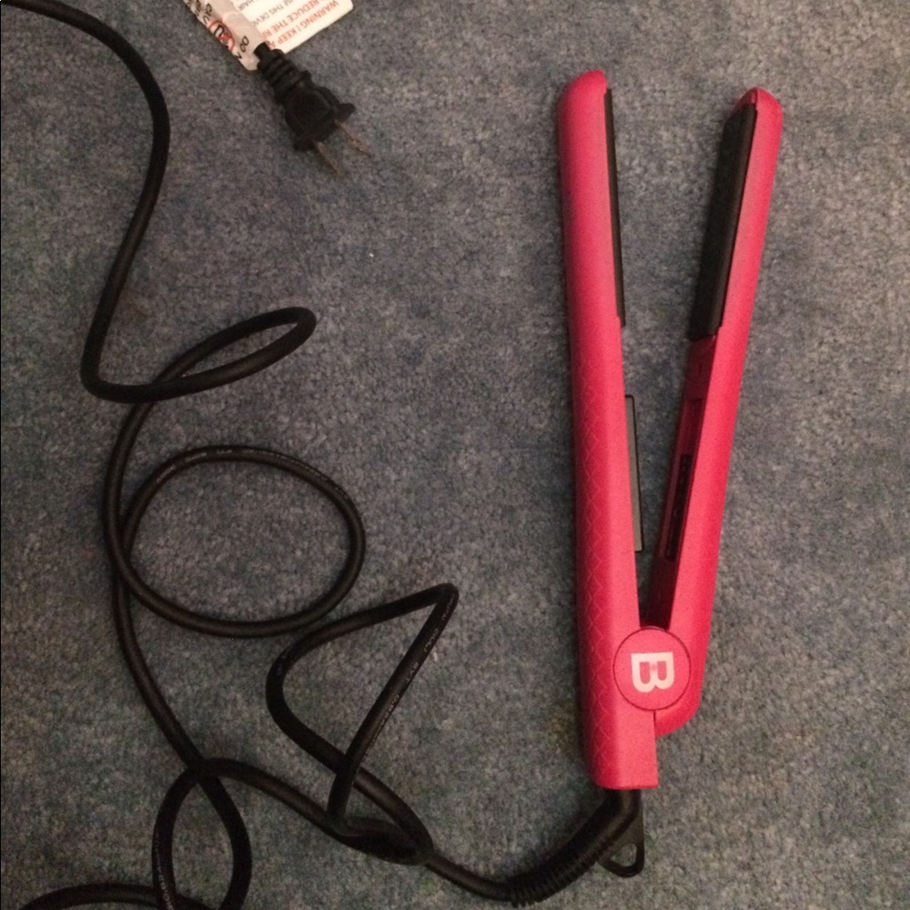 PRICE LOWERED!! 1.25″ Diamond Flat Iron