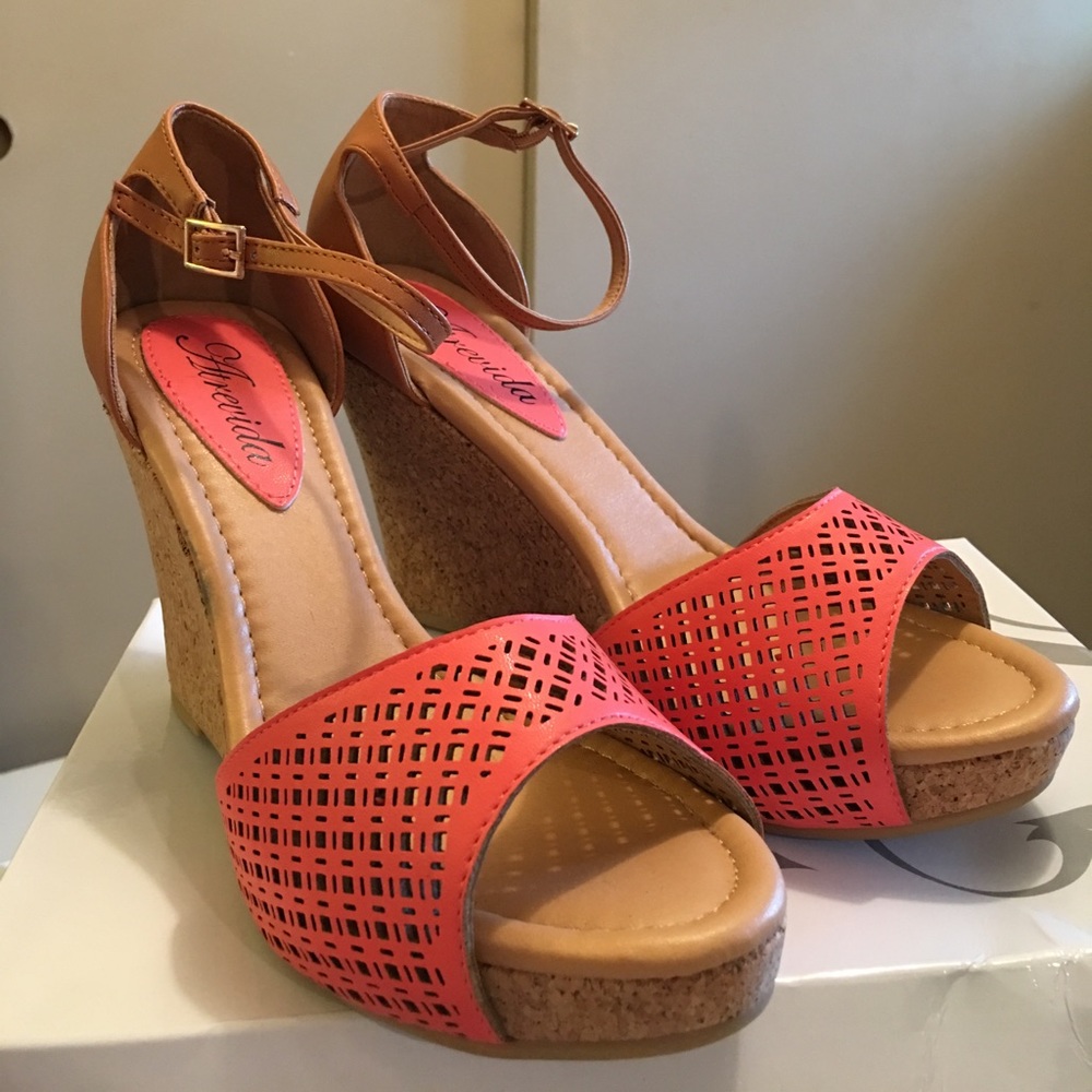 Coral wedge sandals size 8