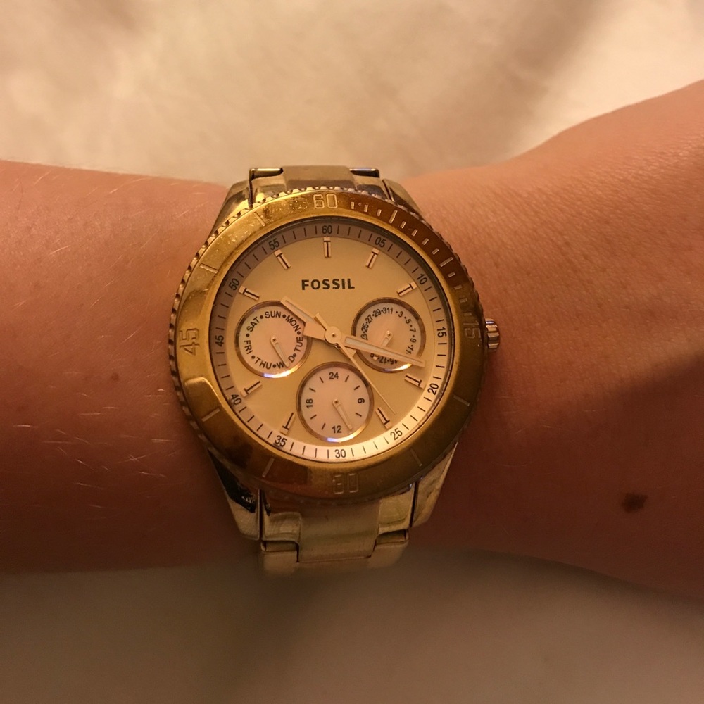 Rose gold Fossil watch