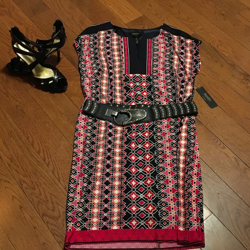 Laundry by Shelli Segal!! Gorgeous 🌺