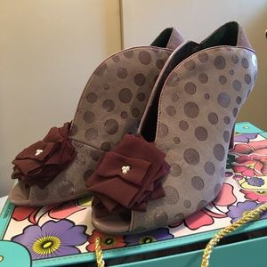 Poetic License booties size 8