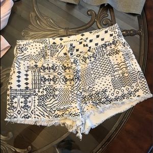 Bullhead white denim shorts size 7