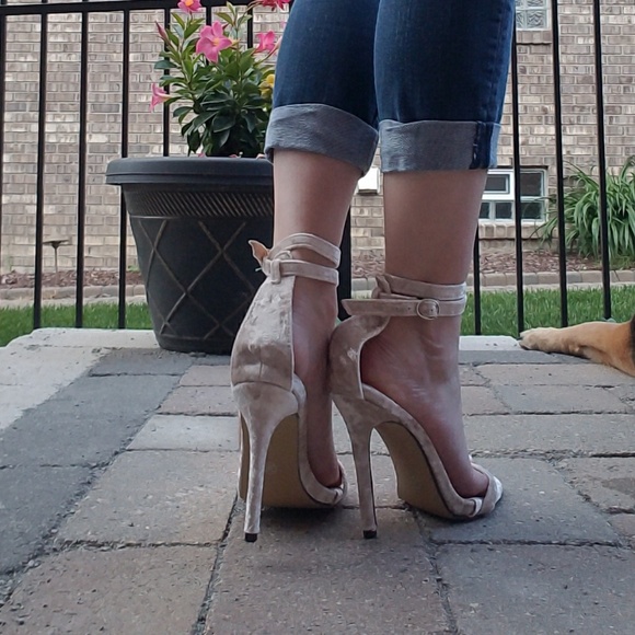 🌞💋NEW Velvet nude sandals - Picture 2 of 4