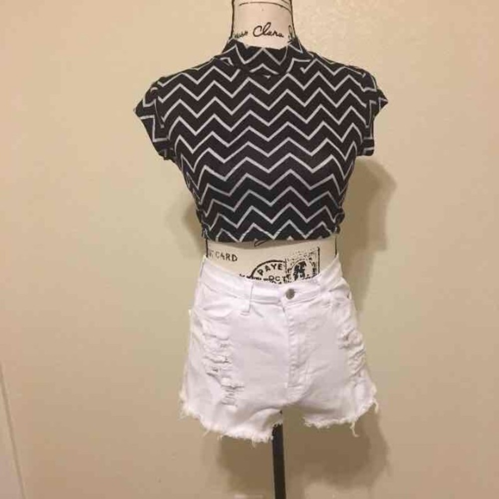 Black & white chevron crop top