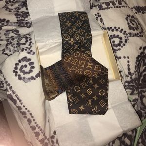 Seriously brand-new never worn LV scarf!