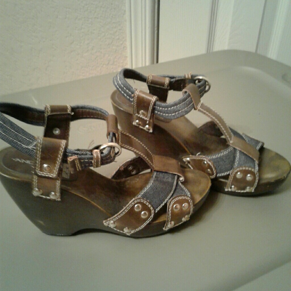 Brown wedges