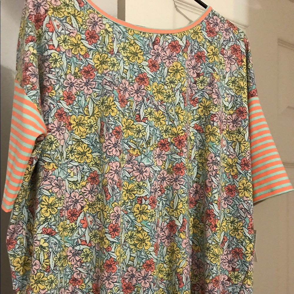 NWT LuLaRoe Irma! Mixed pattern 🙌 Size Medium