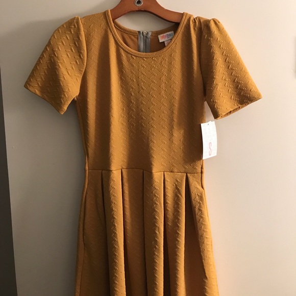 LuLaRoe Dresses & Skirts - Lularoe Amelia dress