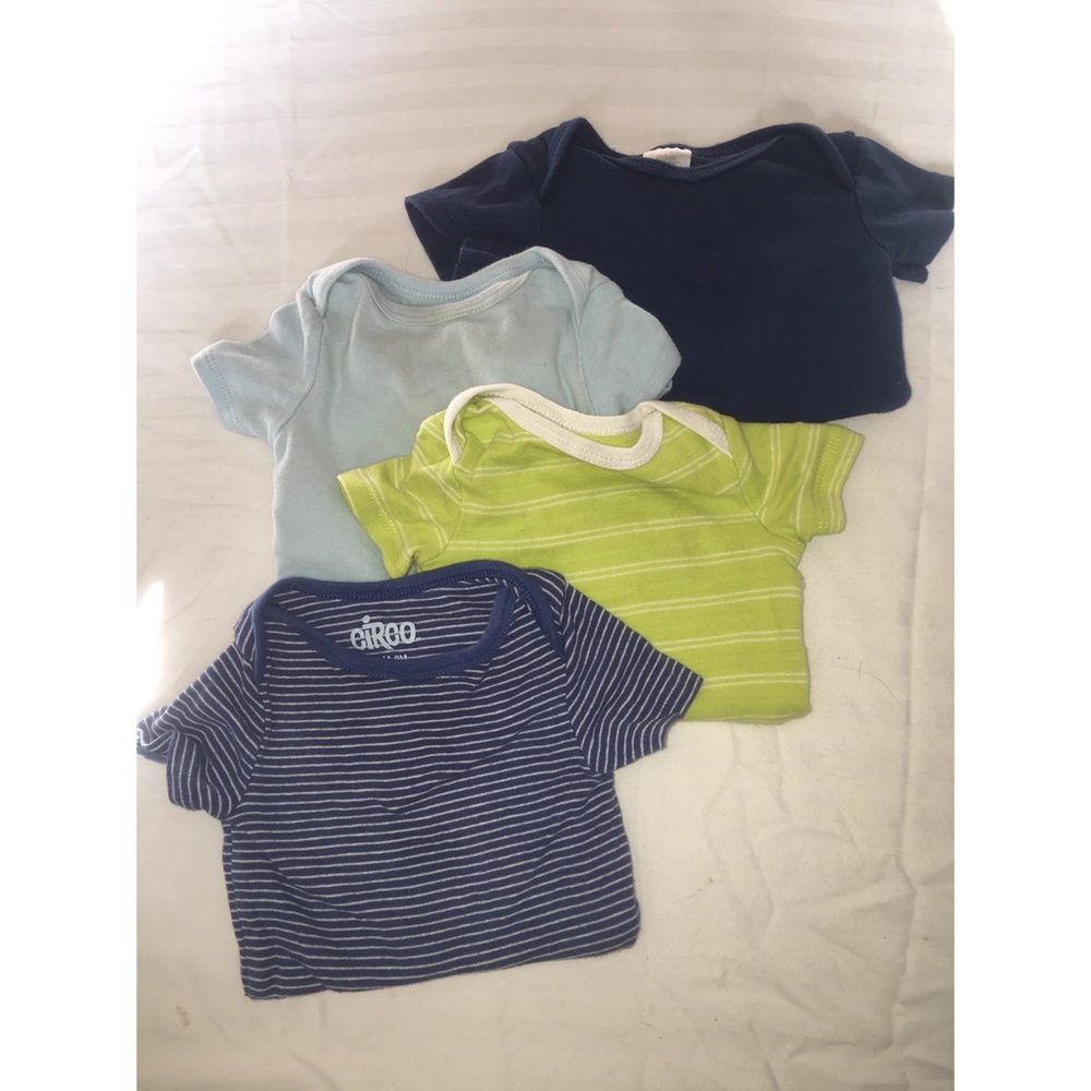 4 Pk of 3-6m onsie
