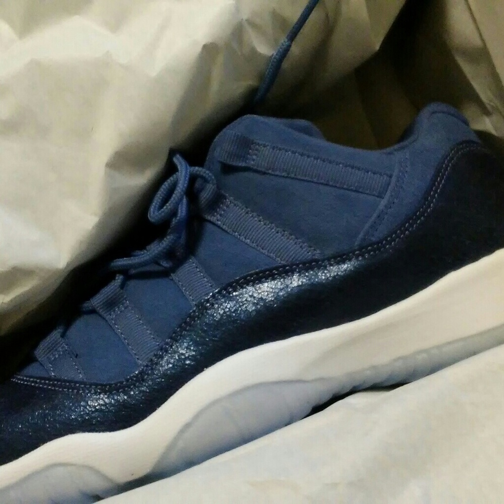 Jordan retro 11 low blue moon