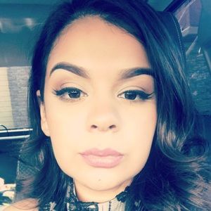 Meet your Posher, Claudia