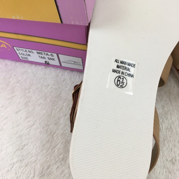 ❌SOLD❌ NWT SODA tan faux leather sandals - Picture 4 of 4